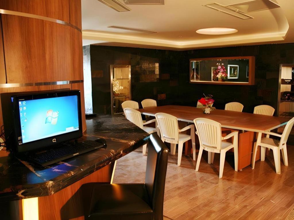 Jinan Yuquan Simpson Hotel Bagian luar foto