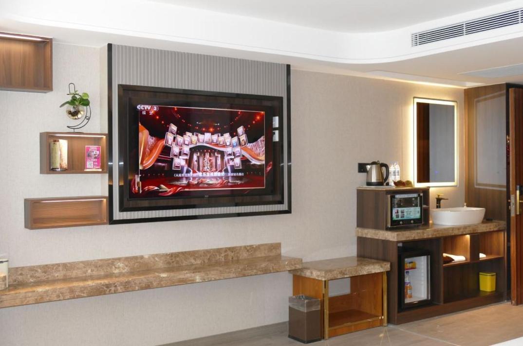 Jinan Yuquan Simpson Hotel Bagian luar foto