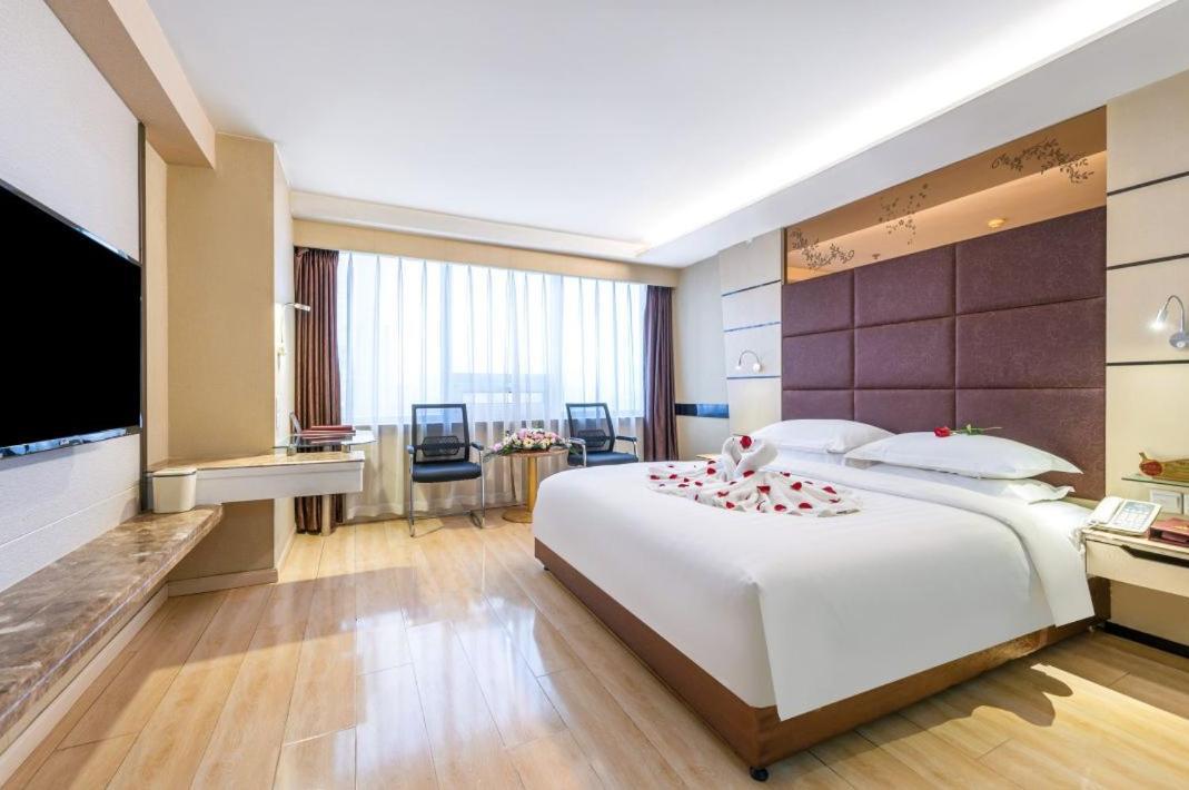 Jinan Yuquan Simpson Hotel Bagian luar foto