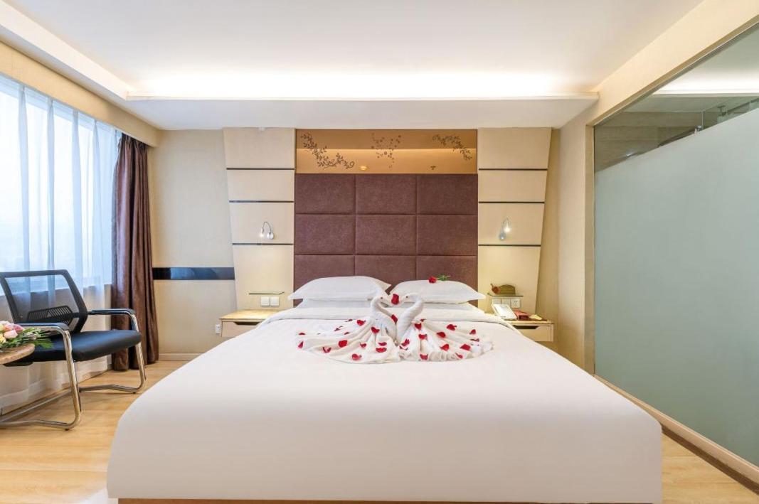Jinan Yuquan Simpson Hotel Bagian luar foto
