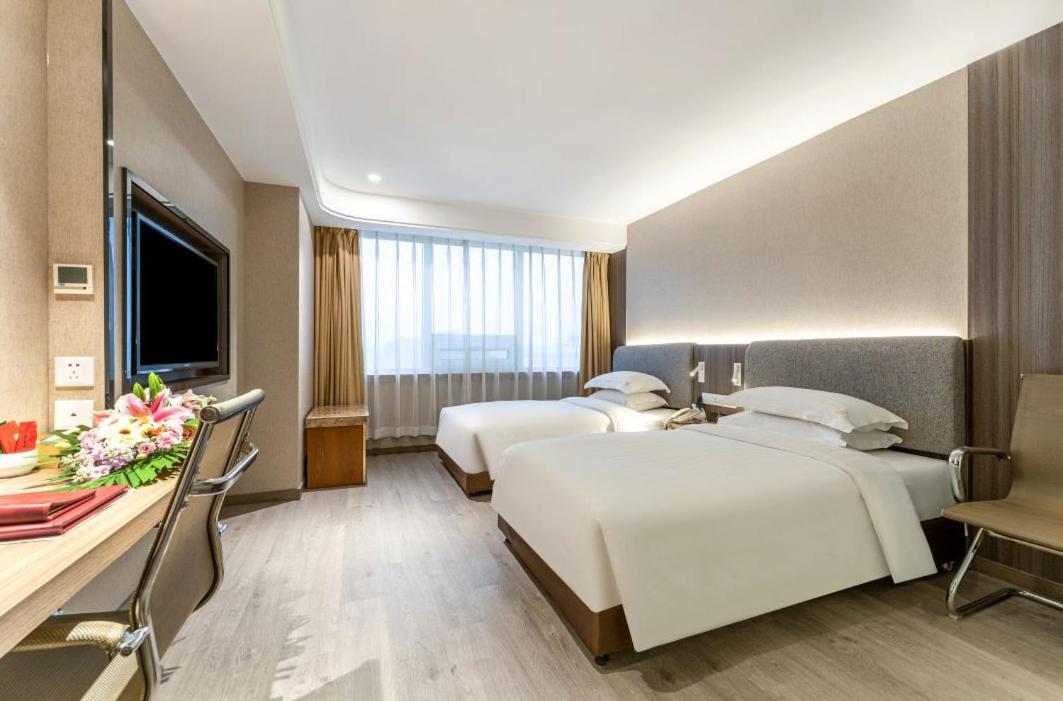 Jinan Yuquan Simpson Hotel Bagian luar foto
