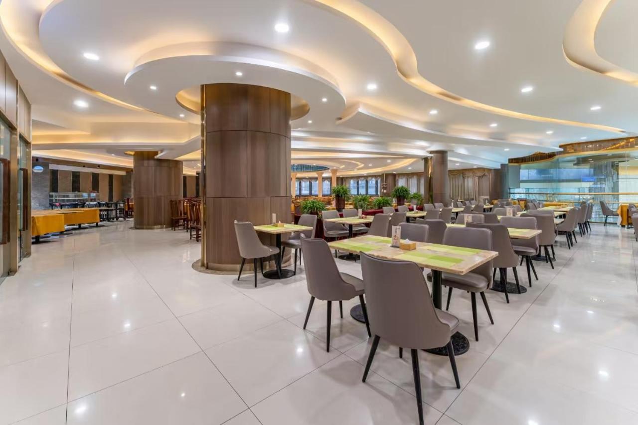 Jinan Yuquan Simpson Hotel Bagian luar foto