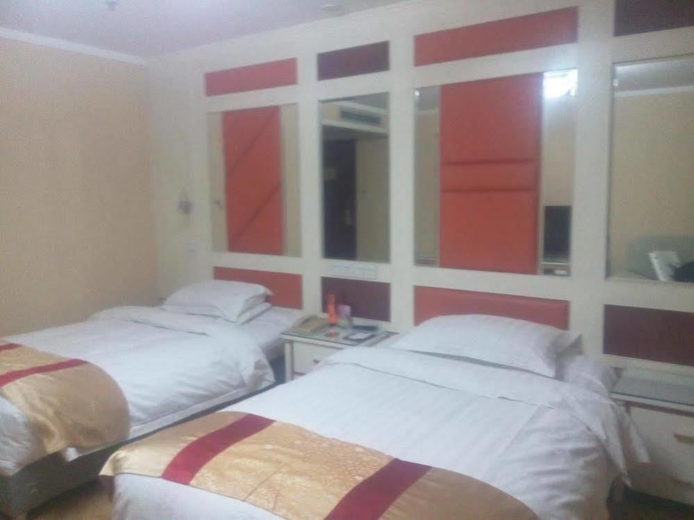 Jinan Yuquan Simpson Hotel Bagian luar foto